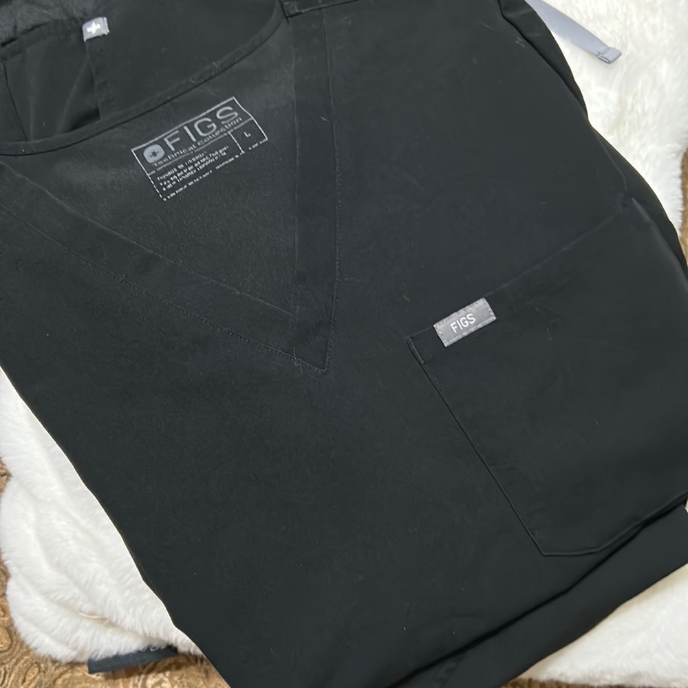 Figs black Catarina top with L/T joggers pant
